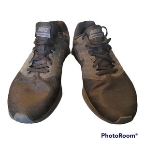 Men's Nike DOWNSHIFTER 7 Black Sneaker Sz 10